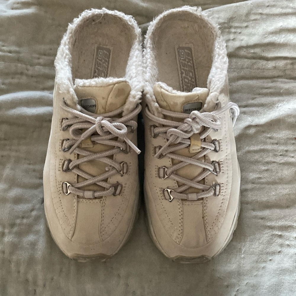 Skechers slip on size 8.5. Beige with Sherpa lining.